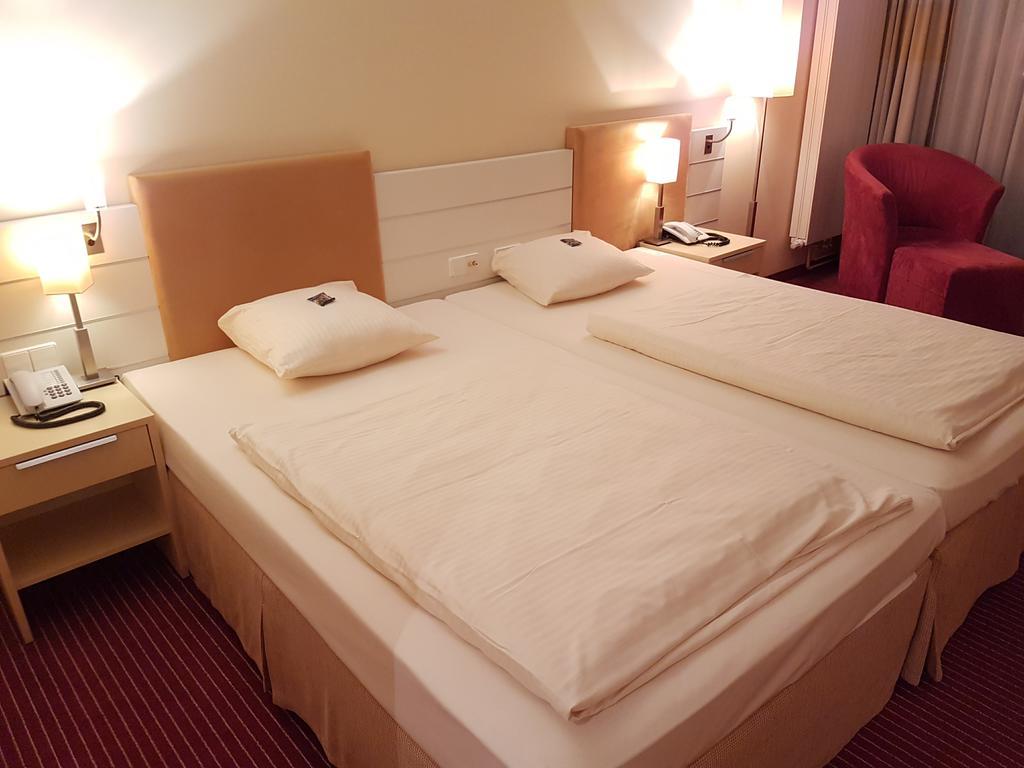 Gastehaus Am Rptc Hotel Monachium Zewnętrze zdjęcie