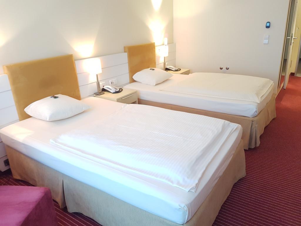 Gastehaus Am Rptc Hotel Monachium Zewnętrze zdjęcie