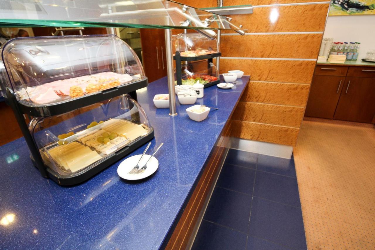 Gastehaus Am Rptc Hotel Monachium Zewnętrze zdjęcie