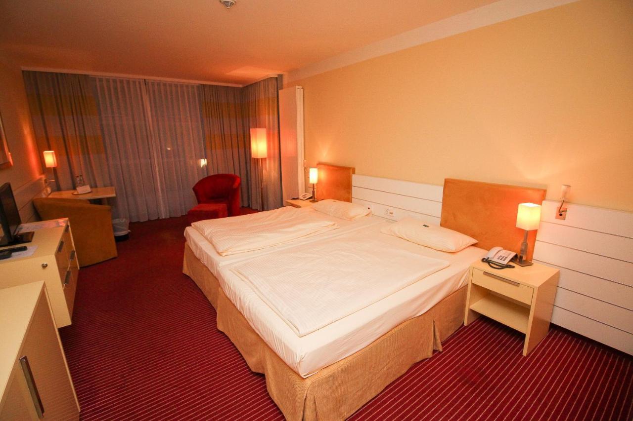 Gastehaus Am Rptc Hotel Monachium Zewnętrze zdjęcie